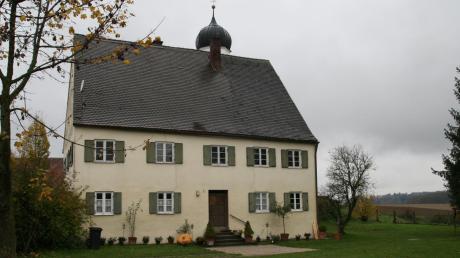 Neben dem alten Pfarrhaus in Heretshausen, das aus dem 18. Jahrhundert stammt, soll ein Nebengebäude im Stil des Pfarrstadels, der dort früher auch stand, entstehen. 
