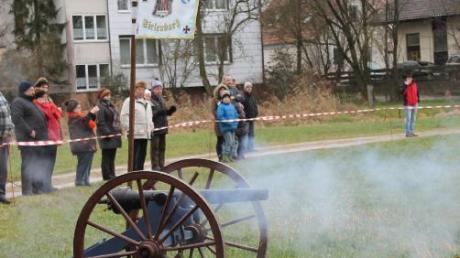 35 Kanoniere werden zum traditionellen Neujahrsschießen in Sielenbach erwartet.   

