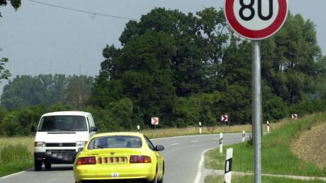Experten empfehlen, dass auf Landstraßen künftig immer Tempo 80 gelten soll.