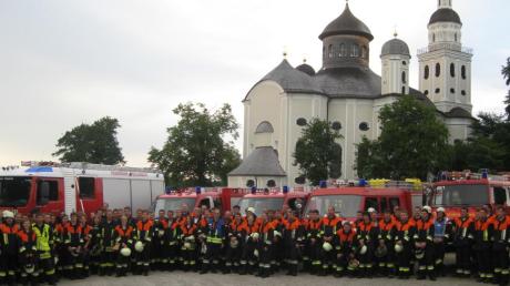 Jedes Jahr führt die Feuerwehr Klingen eine Großübung mit Wehren aus Sielenbach, Klingen, Rieden und weiteren durch. Heuer galt es, einen fiktiven Brand in der Wallfahrtskirche Maria Birnbaum zu löschen. 