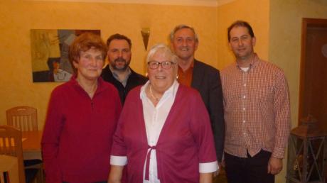Der Vorstand der CSU Petersdorf: (von links) Rita Vetter, Dr. Andreas Lamminger, Hermine Benesch, Johann Settele und Richard Brandmair. 
