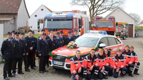 Stolz präsentieren sich die Feuerwehr und das First-Responder-Team bei der feierlichen Segnung ihres neuen Einsatzfahrzeuges. 
