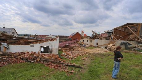 Fassungslosigkeit: In Gebenhofen und in Affing richtete der Tornado immense Schäden an. 