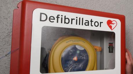 Auch ein Defibrillator kam zum Einsatz. (Symbolbild)