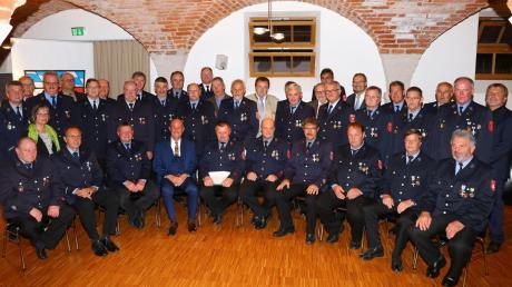 Diese Feuerwehrleute wurden für 40 Jahre Dienstzeit ausgezeichnet. 