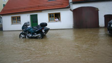 Vor genau zehn Jahren standen nach einem Regen-Unwetter viele Häuser in Kühbach unter Wasser. Viele Bewohner vergessen diesen Tag nicht. 