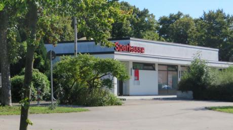 Was geschieht mit den Gebäuden, wenn die Stadt-Sparkasse Augsburg in Kürze einige ihrer Geschäftsstellen im Landkreis - wie hier in Friedberg-West - schließt?