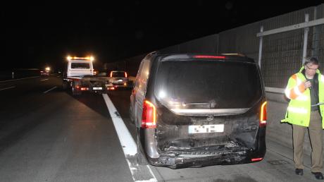 Ein Verkehrsunfall ereignete sich auf der Autobahn A8 in Fahrtrichtung Stuttgart kurz vor Dasing. Mehrere Autos waren beteiligt.