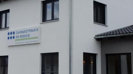 Die Zahnarztpraxis Rodecki-Beckert hat einen neuen Standort. Vom Erdweg sind die Zahnärzte in die Unterfeldstraße 25 umgezogen. 	