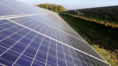 Der Gemeinderat in Huisheim hat sich mit einem möglichen Solarpark beschäftigt.  