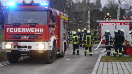 Aktive von sechs Feuerwehren beteiligten sich an einem Übungstag im Petersdorfer Ortsteil Alsmoos.