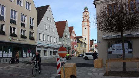 Die Sanierung der historischen Innenstadt in Schrobenhausen geht zügig voran. Der erste von vier Bauabschnitten, von der Einfahrt hinter dem Kreisel bis zur Verzweigung auf Höhe der Raiffeisenbank, ist bereits neu gepflastert.