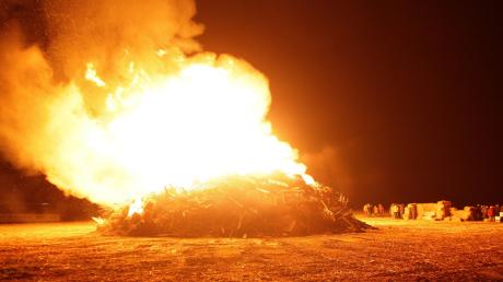 15 Jaudusfeuer werden am Karsamstagabend im nördlichen Landkreis brennen. Die Gallenbacher dürften im vergangenen Jahr das größte angezündet haben. (Archivbild)