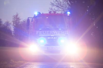 Maschinenhalle gerät in Brand: 100.000 Euro Schaden