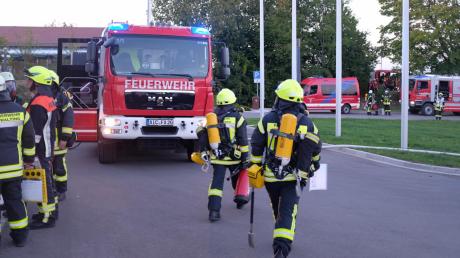Die Freiwilligen Feuerwehren der Gemeinde Affing probten in Bergen den Ernstfall.