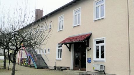 Wird das Schulhaus in Tödtenried bald zu klein sein? Die Gemeinde Sielenbach will für diesen Fall gerüstet sein.