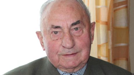 Thomas Goldstein prägte als Bürgermeister Adelzhausen. Am Dienstag ist frühere Rathauschef im Alter von 92 Jahren gestorben. Er schlief friedlich ein.