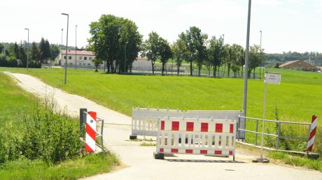 Die Brücke zwischen dem Saumweg in Gebenhofen und der Straße nach Aulzhausen ist seit zwei Jahren wegen Baufälligkeit gesperrt.