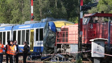 Zu einem tragischen Zugunglück kam es im Mai 2018 in Aichach. Nun hat die Bahn nachgerüstet.