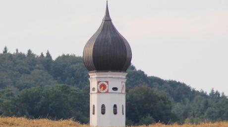 Bislang hat die Gemeinde Pöttmes unter anderem den Kirchturm in Handzell mitversichert. Damit soll es nun vorbei sein.