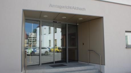 Ein Transportunternehmer aus dem nördlichen Landkreis musste sich vor dem Amtsgericht Aichach verantworten. Es ging um den Betrieb seines Lagerplatzes.