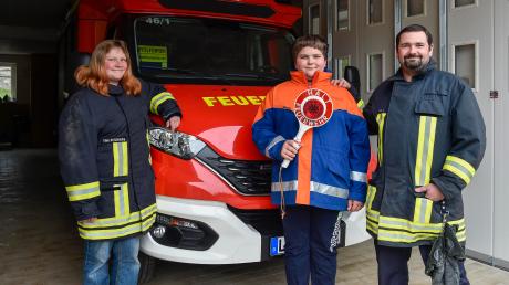 Rosi, Florian (11) und Ludwig (Kommandant) – Familie Fink aus Obermühlhausen unterstützt die örtliche Feuerwehr mit drei Personen. 	