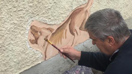 Das Bildnis vom bellende Hund von Martin Gensbaur aus Dießen entstammt einem bekannten Fresko.