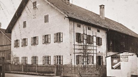 Vorderfischen, Weilheimer Straße 3: „Beim Valentin“ (Haus Nr. 4), 1/8 Sölde zum Kloster Andechs. 	