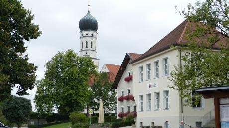 Die Schule und das Rathaus in Pähl müssen um- und neu gebaut werden. 