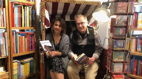 Kerstin Stawarz und Jürgen Wiedemann betreiben seit zehn Jahren die Schondorfer Buchhandlung „Timbooktu“.  