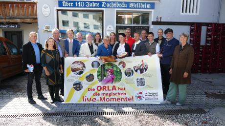 Messeveranstalter Josef Albert Schmid (4. von links) und Vertreter von Organisationen haben die 23. ORLA in Weilheim vorbereitet. 