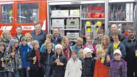 Die Jugend der Wasserwacht Dinkelscherben war jetzt zu Besuch im neuen Gerätehaus der Feuerwehr. 