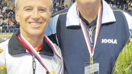 Silber bestätigt: Josef Merk und Detlef Siewert nach der Siegerehrung bei den Senioren-Europameisterschaften. 