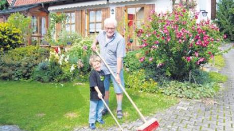 Norbert Seehuber verabschiedete sich nach 25 Jahren aus dem Gemeindedienst. Er verbringt seine freie Zeit nun am liebsten mit seinem Enkel Damian. 