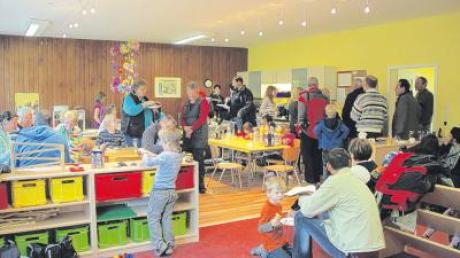 Viel Platz bietet der Aufenthaltsraum der neuen Mittagsbetreuung im Untergeschoss des Horgauer Kindergartens – zum Essen genauso wie zum Spielen. 