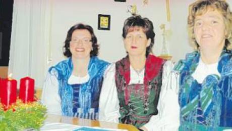 Seit 25 Jahren gibt es den Lauterbacher Dreigesang mit (von links) Johanna Wech, Ulrike Heindl und Marlies Landherr. 