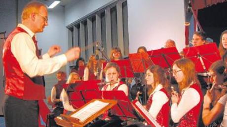 Das Jugendorchester der Harmoniemusik Maingründel mit Dirigent Alexander Koch. 