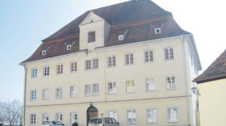 Das historische Biberbacher Pfarrhaus aus dem Jahr 1765 wird renoviert. Die Gemeinde wird das Projekt bezuschussen, verlangt aber die Vorlage eines Sanierungs- und Nutzungskonzepts. 