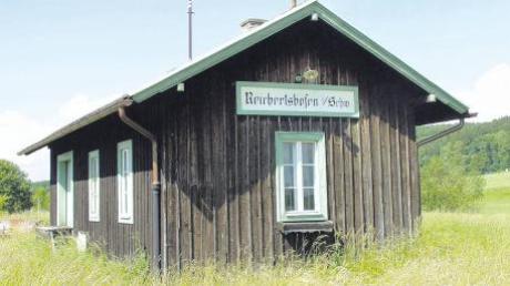 Der Erhalt der ganz aus Holz gebauten Bahnhöfe entlang der Staudenbahnstrecke (hier Reichertshofen) liegt dem Arbeitskreis ÖPNV am Herzen. 