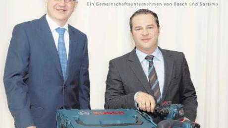 Reinhold Braun (links), Geschäftsführer von Sortimo International in Zusmarshausen und Fatih Yilmaz, Geschäftsführer des Tochterunternehmens BS Systems, einem Joint Venture mit der Robert Bosch GmbH. 