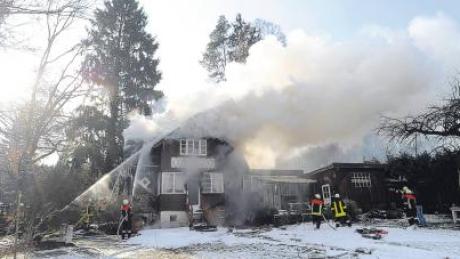 Das Wohnhaus, das im Januar in Holzhausen zum Teil durch ein Feuer zerstört wurde, darf wieder aufgebaut werden.  