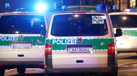Ein 47-Jähriger hat laut Polizei gestern Nachmittag in der Hammerschmiede mehrere Familienmitglieder bedroht. Daraufhin gab es einen großen Polizeieinsatz.