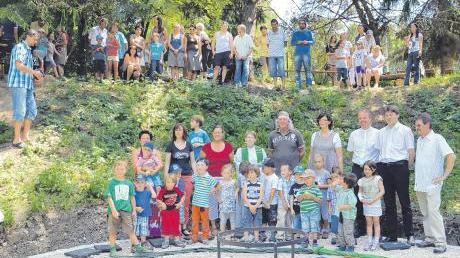 Der Waldkindergarten in Meitingen, der im Herbst vergangenen Jahres startete, wurde nun offiziell eingeweiht. 