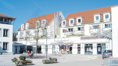Im April machte Schlecker am Rathausplatz in Biberbach zu. Im August soll in den Räumlichkeiten eine Filiale des Dorfladens eröffnet werden. Das Bild entstand kurz vor der Schließung des Drogeriemarktes. 