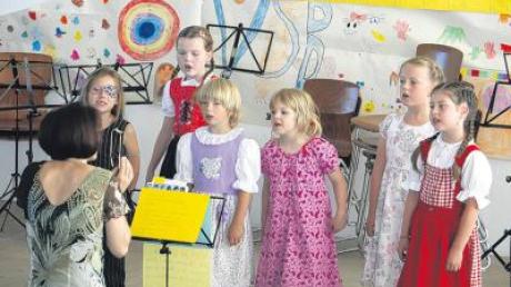 Die Biberengel – so nennt sich der Kinderchor der Musikschule Biberbach. Die Kleinen waren neben vielen anderen Gruppen und Musikern bei den Sommerkonzerten zu hören. 