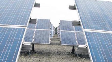 Der Planungsentwurf für die Erweiterung des Solarparks am Burghofweg in Hirblingen wird im Rathaus in Gersthofen ausgelegt. Die Bürger können Einwendungen oder Anregungen abgeben.
