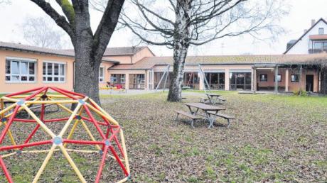 Auf der Ostseite des Meitinger Kindergartens könnte ein Anbau für die Kinderkrippe errichtet werden 