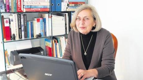 Immer bei der Arbeit: Den Doktortitel hat sie mit 57 Jahren gemacht, aber die Leitung der Volkshochschule und das kulturelle Leben in Aystetten liegen Ursula Ziem ebenso am Herzen.  