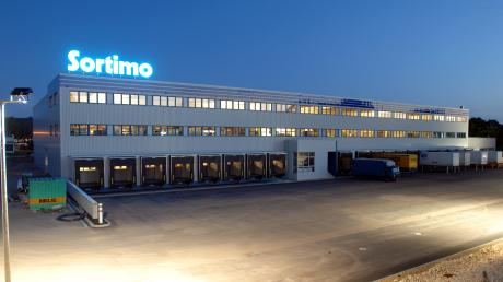 Das Logistikzentrum von Sortimo. Der Fahrzeugausstatter aus Zusmarshausen hat 22 Mitarbeiter entlassen. 