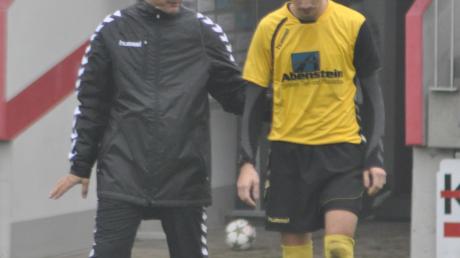 Gersthofens Trainer Ivan Konjevic hat seine Spieler (rechts Jan Plesner) schon beim Trainingsauftakt auf den Klassenerhalt eingeschworen. Am 23. Februar geht es gegen Sonthofen weiter. 